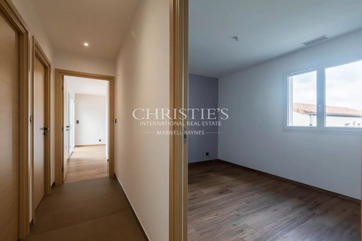 Image No.12-4 Bed House for sale