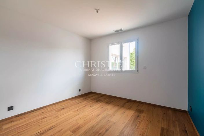 Image No.14-4 Bed House for sale