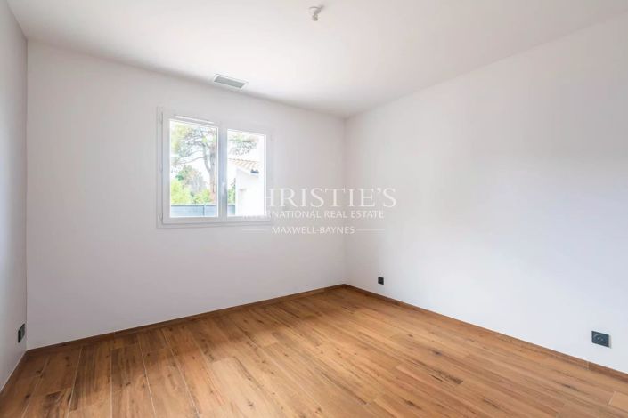 Image No.15-4 Bed House for sale