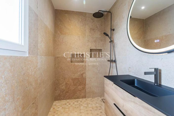 Image No.16-4 Bed House for sale