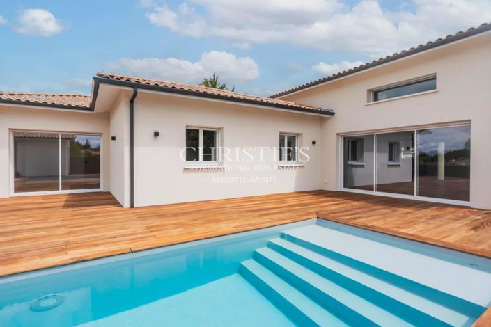 Image No.2-4 Bed House for sale