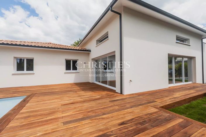 Image No.3-4 Bed House for sale