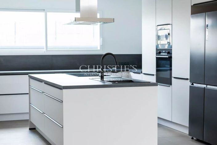 Image No.6-4 Bed House for sale