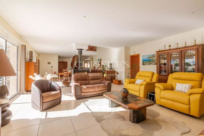 Image No.8-3 Bed House for sale