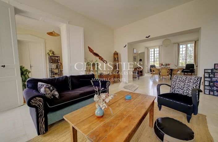 Image No.16-5 Bed House for sale