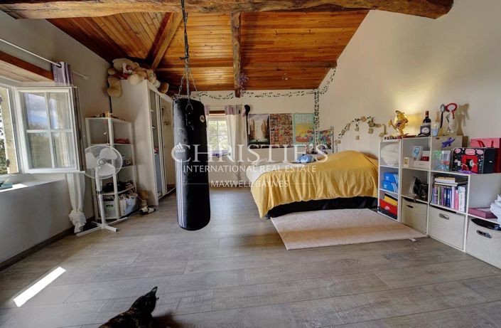 Image No.9-5 Bed House for sale