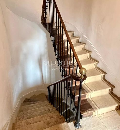 Image No.8-6 Bed House for sale