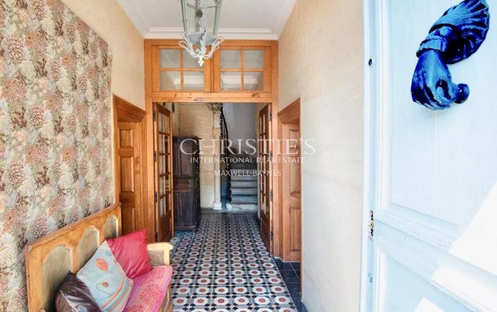 Image No.9-6 Bed House for sale