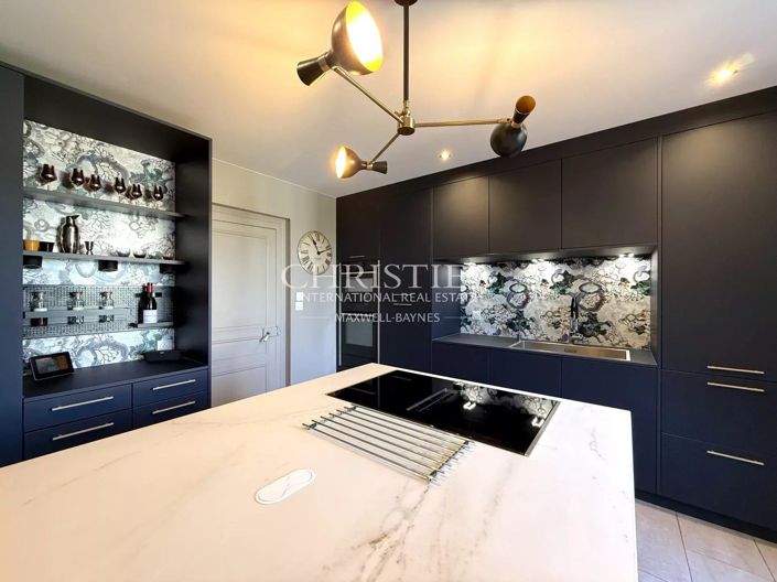 Image No.8-4 Bed House for sale