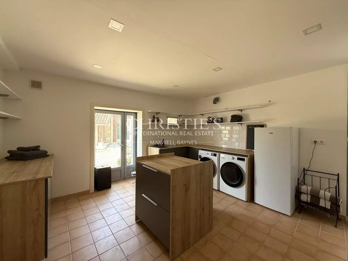 Image No.24-7 Bed House for sale