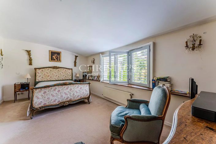 Image No.7-5 Bed House for sale