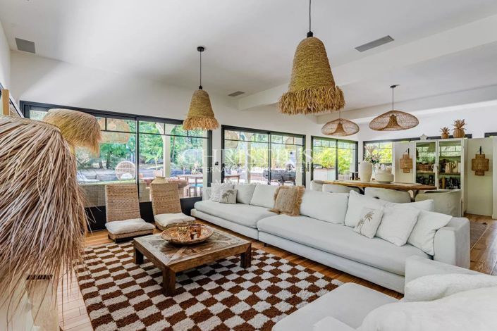 Image No.8-5 Bed House for sale