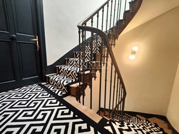 6 Bed House for sale