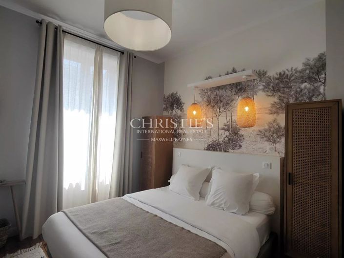 Image No.17-6 Bed House for sale