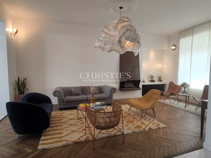 Image No.8-6 Bed House for sale