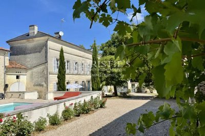 Maison de 7 chambres à vendre à Saintes