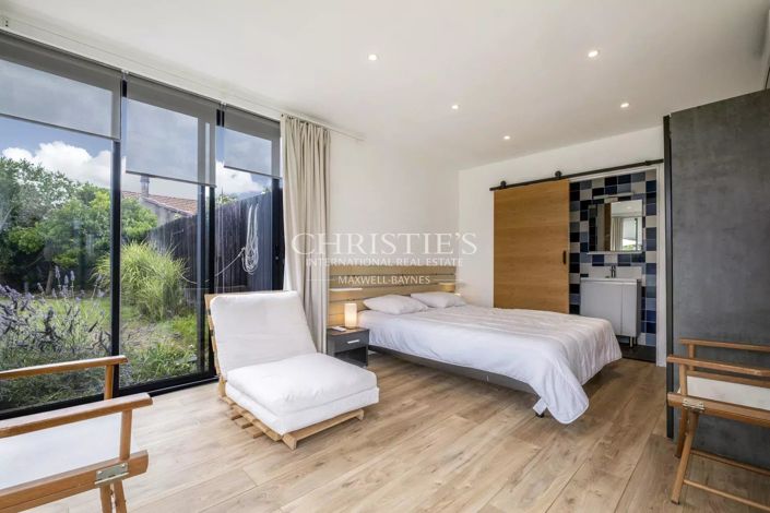 Image No.12-5 Bed House for sale