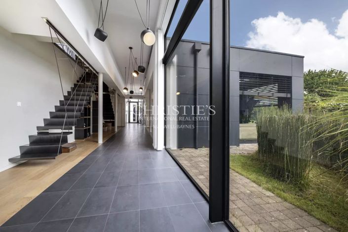 Image No.8-5 Bed House for sale