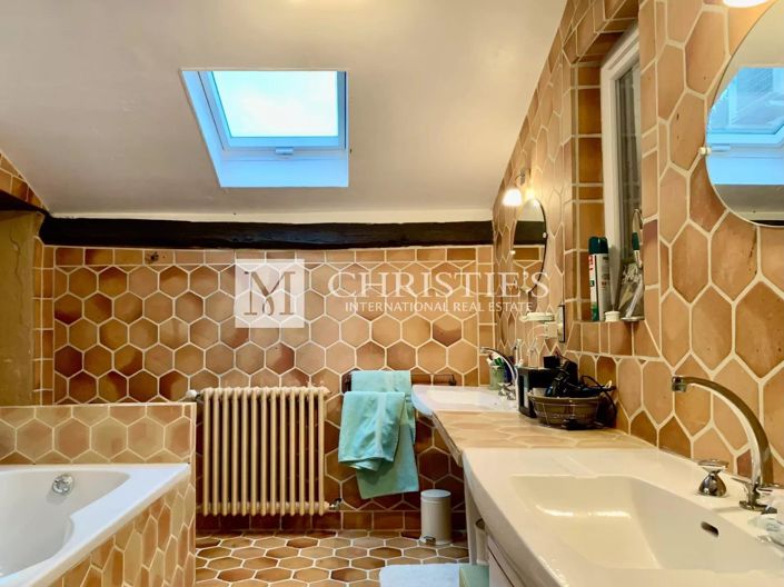 Image No.21-7 Bed House for sale