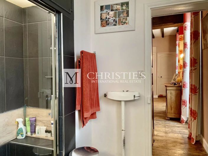 Image No.25-7 Bed House for sale