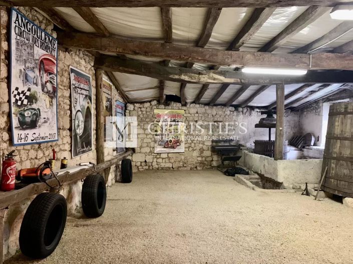 Image No.28-7 Bed House for sale