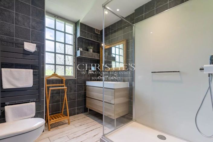 Image No.16-12 Bed House for sale