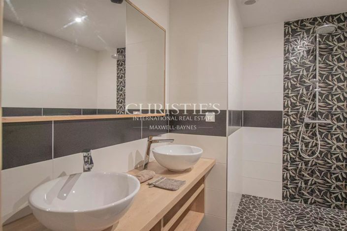 Image No.13-7 Bed House for sale