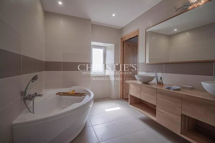 Image No.17-7 Bed House for sale