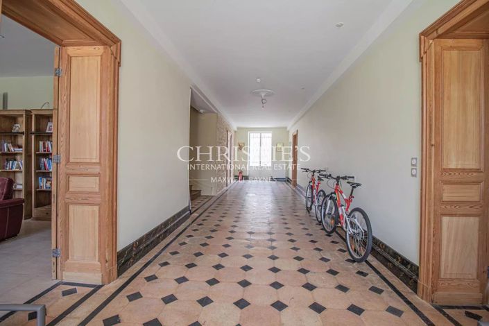 Image No.6-7 Bed House for sale