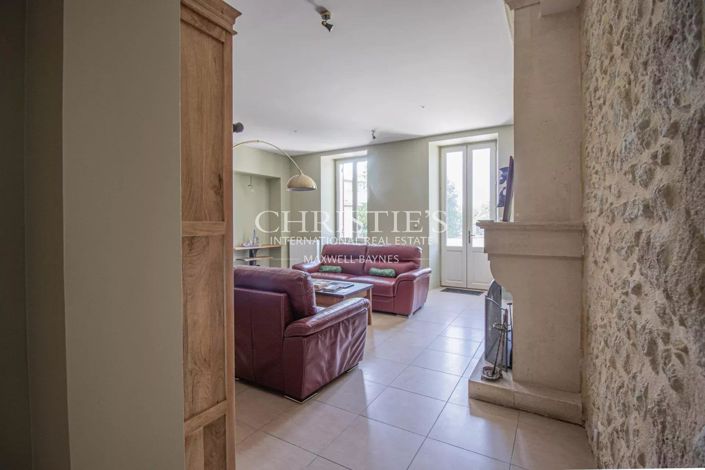 Image No.8-7 Bed House for sale