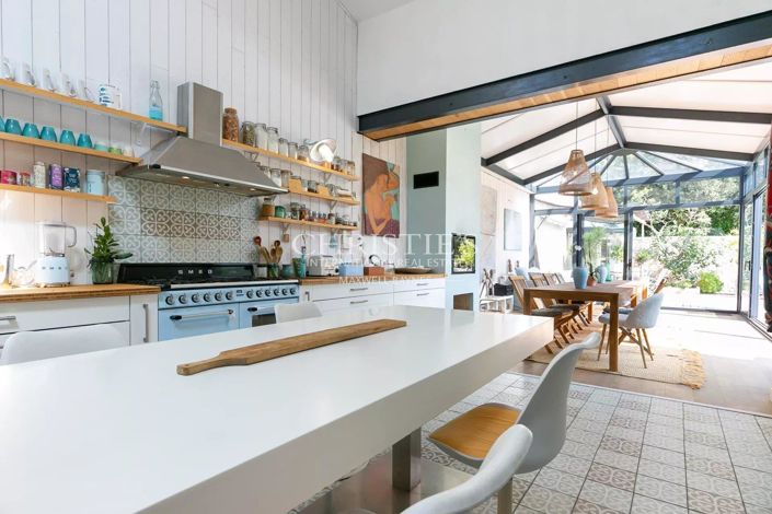 Image No.6-5 Bed House for sale