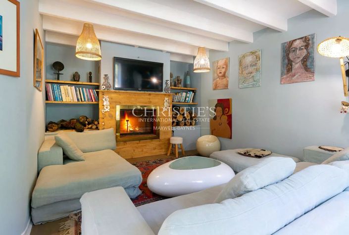 Image No.8-5 Bed House for sale