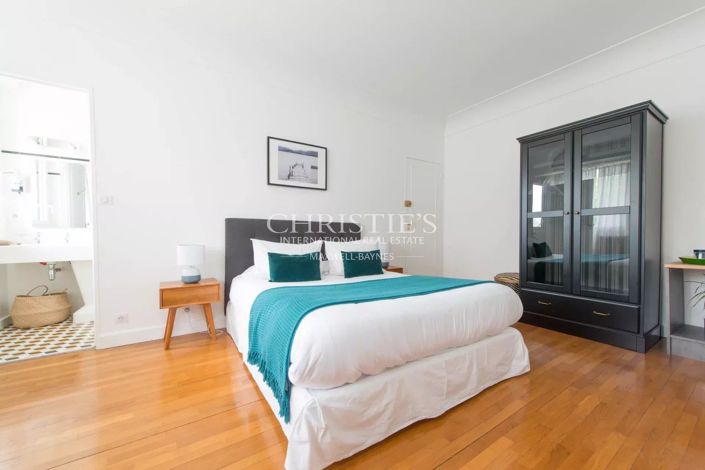 Image No.5-6 Bed House for sale