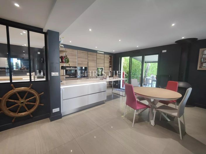 Image No.5-4 Bed House for sale