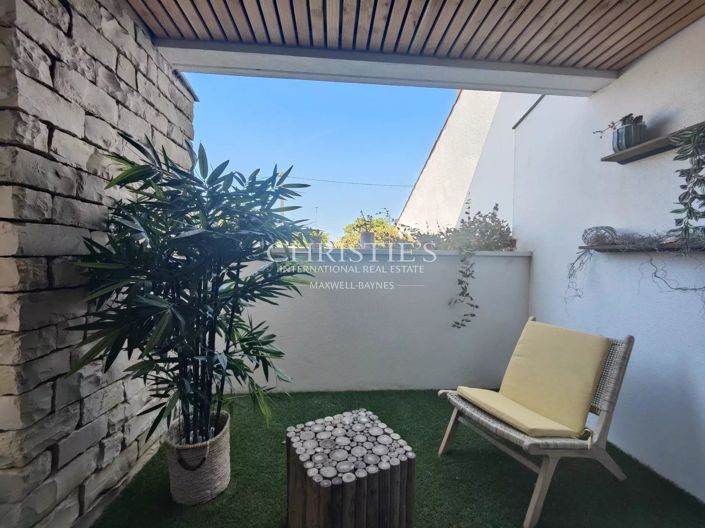 Image No.6-4 Bed House for sale