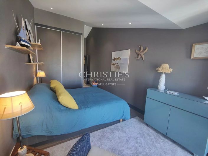 Image No.8-4 Bed House for sale