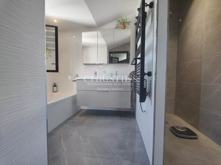 Image No.9-4 Bed House for sale