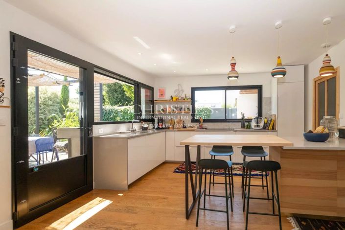 Image No.5-4 Bed House for sale