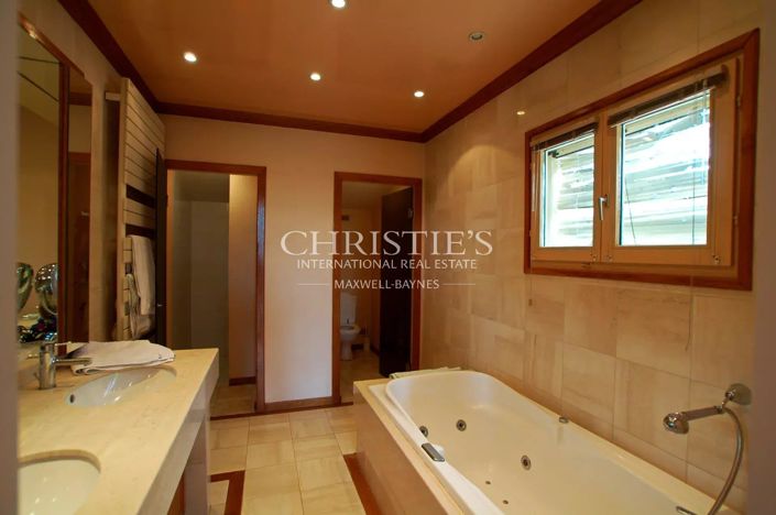 Image No.12-7 Bed House for sale