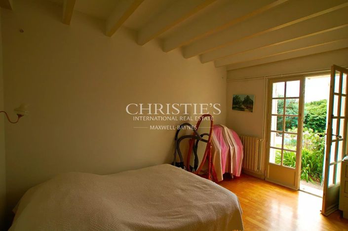 Image No.18-7 Bed House for sale