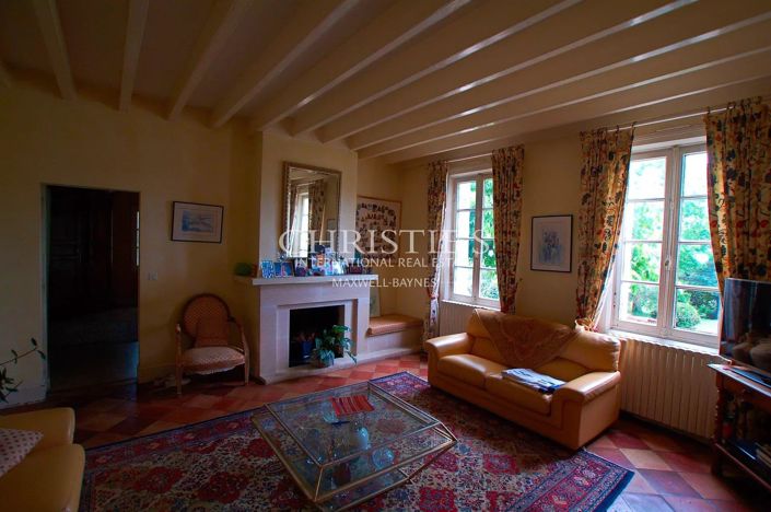 Image No.8-7 Bed House for sale