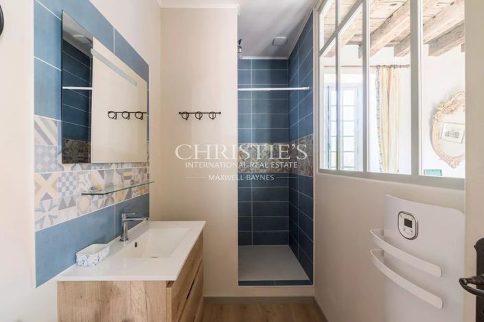 Image No.21-6 Bed House for sale