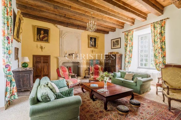 Image No.8-6 Bed House for sale