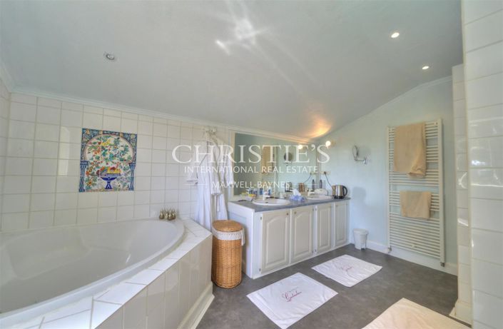 Image No.11-5 Bed House for sale