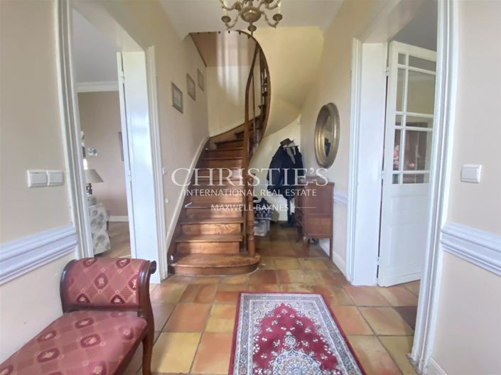 Image No.2-5 Bed House for sale