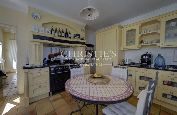 Image No.6-5 Bed House for sale