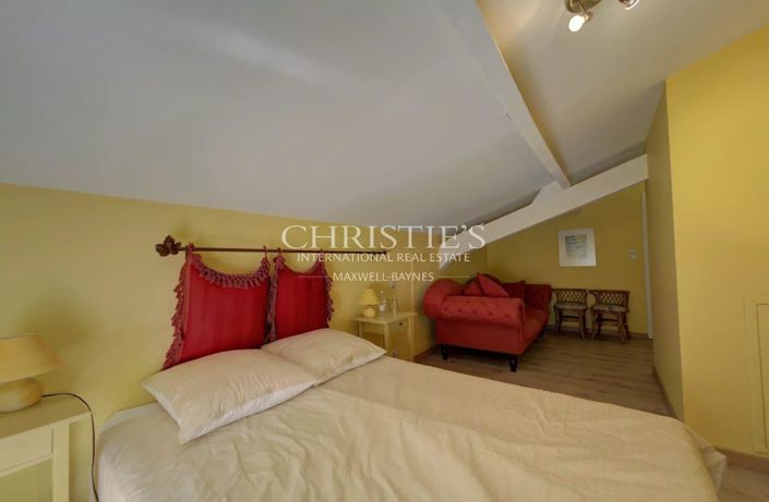 Image No.9-5 Bed House for sale