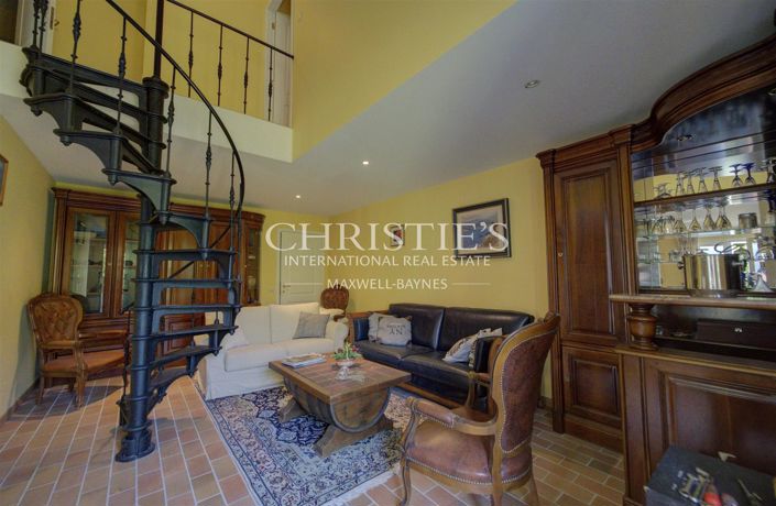 Image No.9-5 Bed House for sale