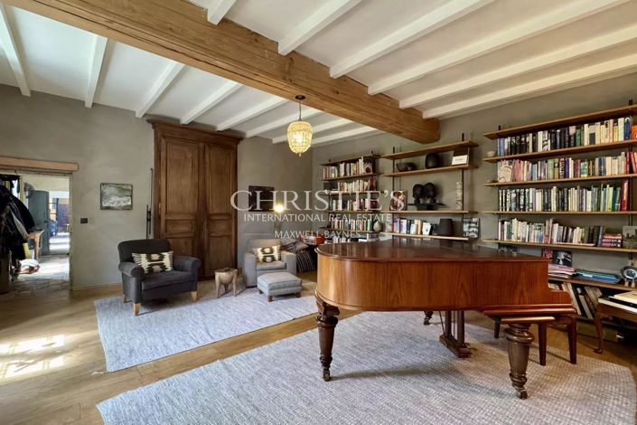 Image No.16-6 Bed House for sale