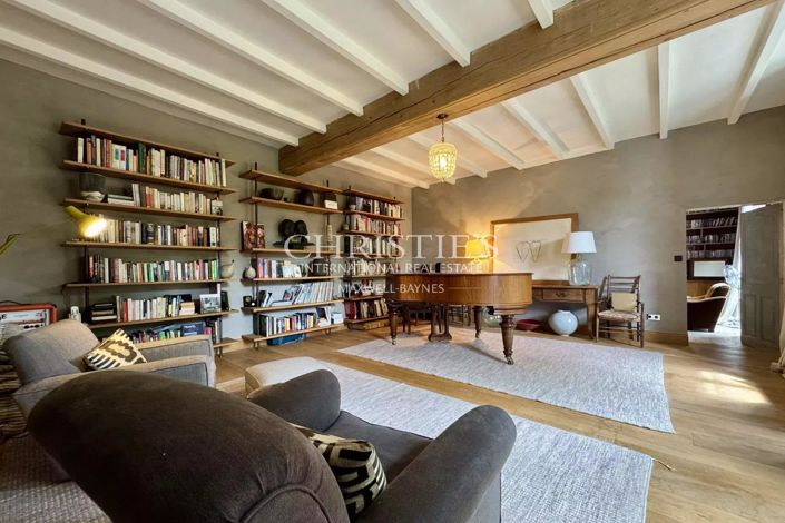 Image No.17-6 Bed House for sale